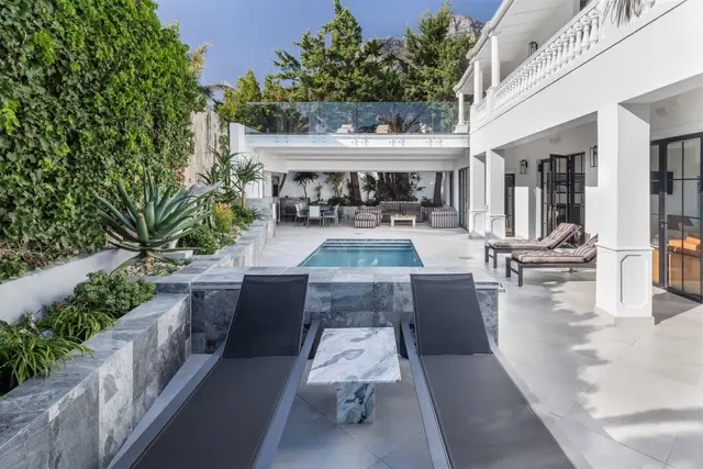 6 Bedroom House to Rent in Camps Bay, photo 11 of 24