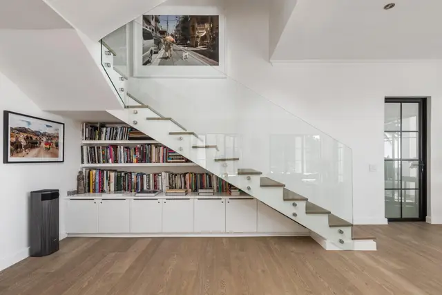 6 Bedroom House to Rent in Camps Bay, photo 12 of 24