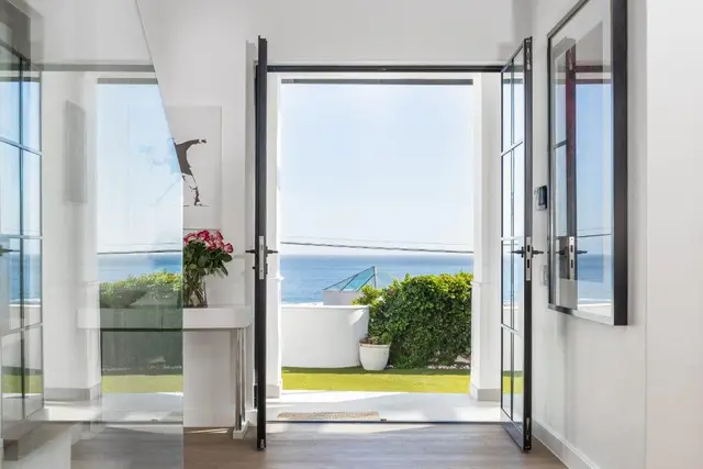 6 Bedroom House to Rent in Camps Bay, photo 14 of 24
