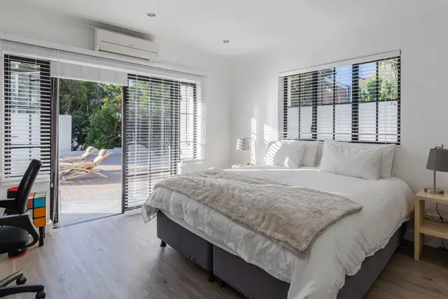 6 Bedroom House to Rent in Camps Bay, photo 16 of 24