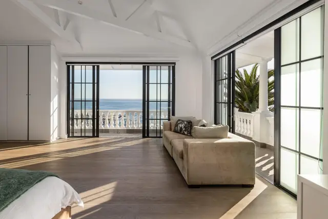 6 Bedroom House to Rent in Camps Bay, photo 18 of 24