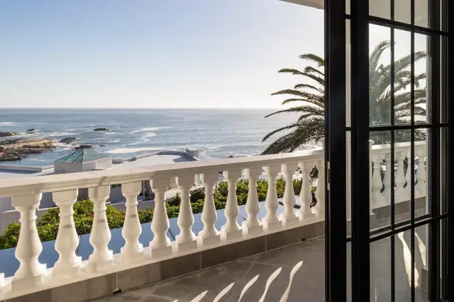 6 Bedroom House to Rent in Camps Bay, photo 3 of 24