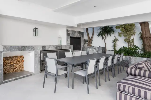 6 Bedroom House to Rent in Camps Bay, photo 22 of 24