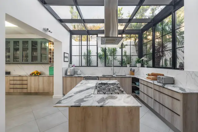 6 Bedroom House to Rent in Camps Bay, photo 7 of 24