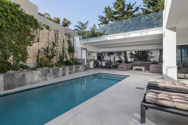 6 Bedroom House to Rent in Camps Bay, photo 10 of 24